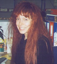 Karen_wig.jpg (13202 bytes)
