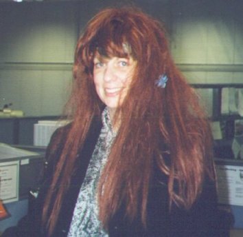Liz_wig.jpg (20980 bytes)